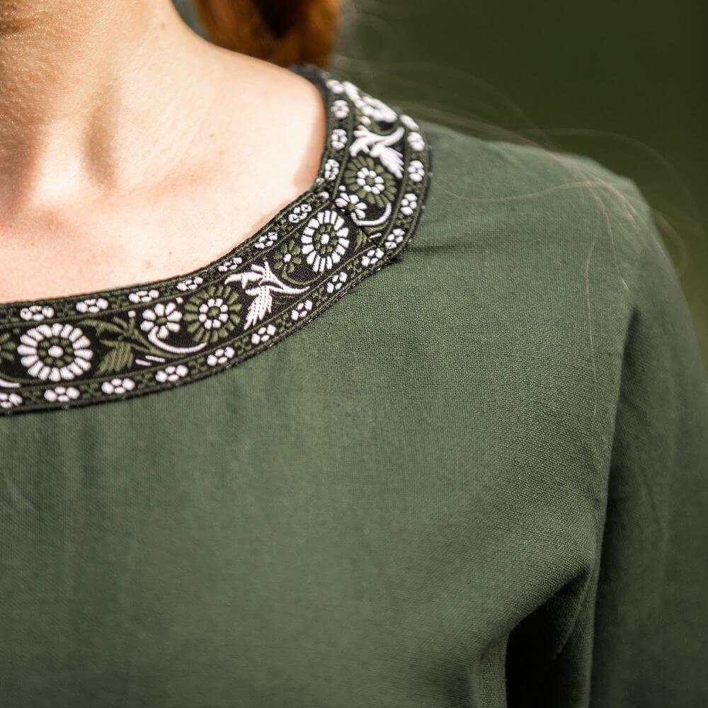 Green Short Sleeve Viking Dress | Embroidered Viking Woman’s Gown-3-Viking Warrior