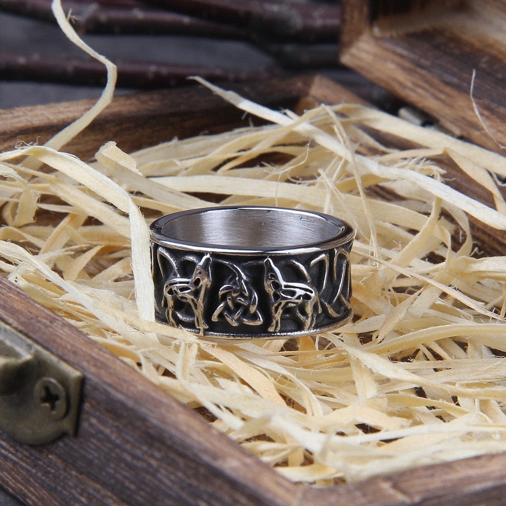 アニメ ARRANGES OF THE WOLVES GET IN THE RING Wolves of Odin Triskele Knot Viking Ring | Viking Warrior Co