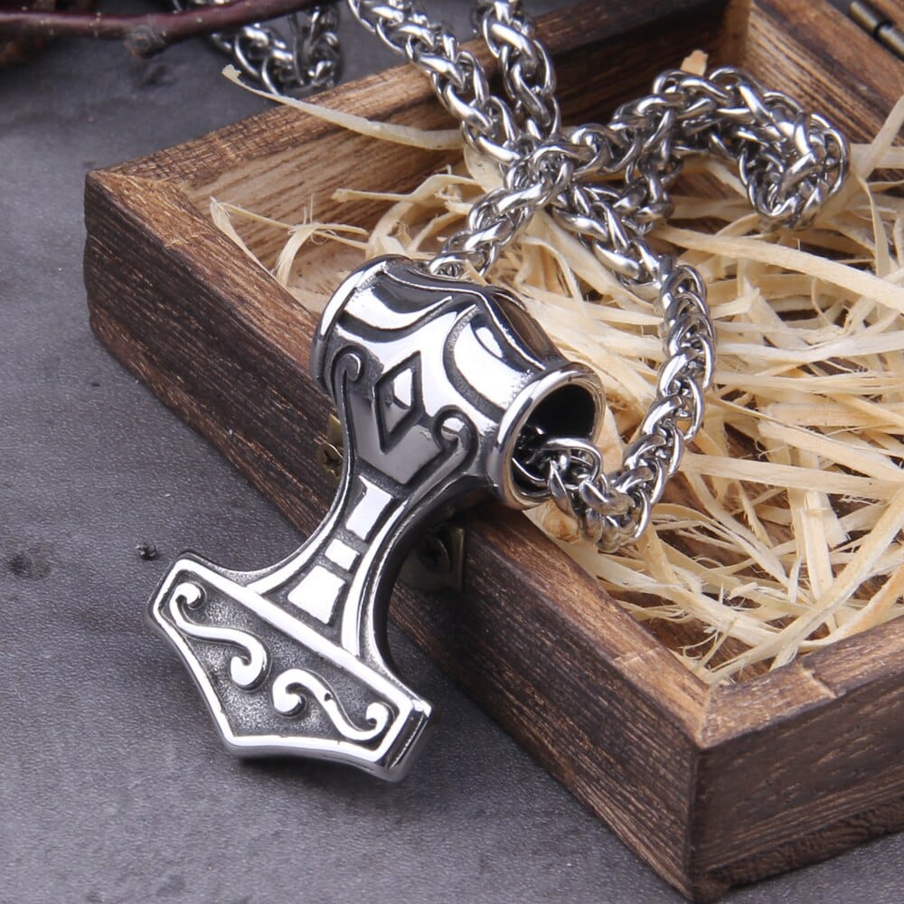 Vikings Elegant Small Thor’s Hammer Necklace