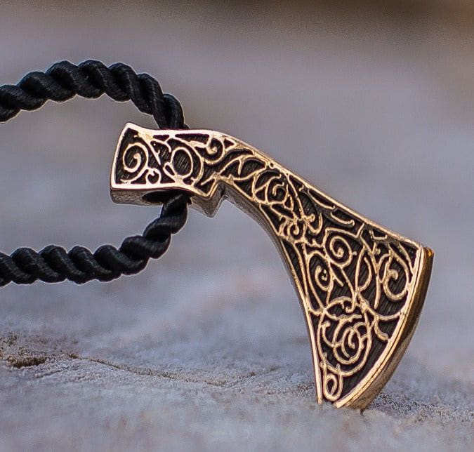 Perun&#39;s Axe Bronze Pendant with Ornament Reconstruction-3