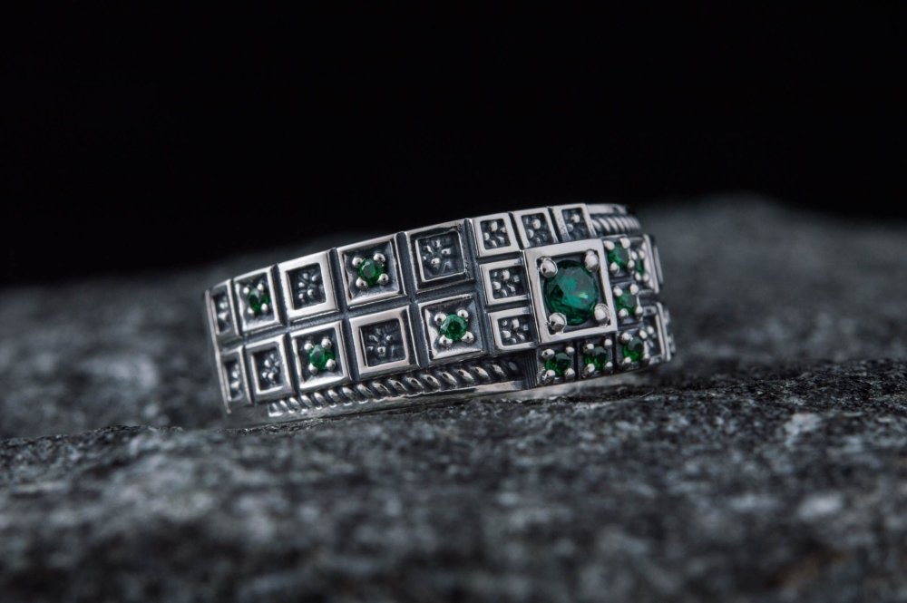 Ring with Green CZ and Ornament Sterling Silver Fashion Jewelry-1