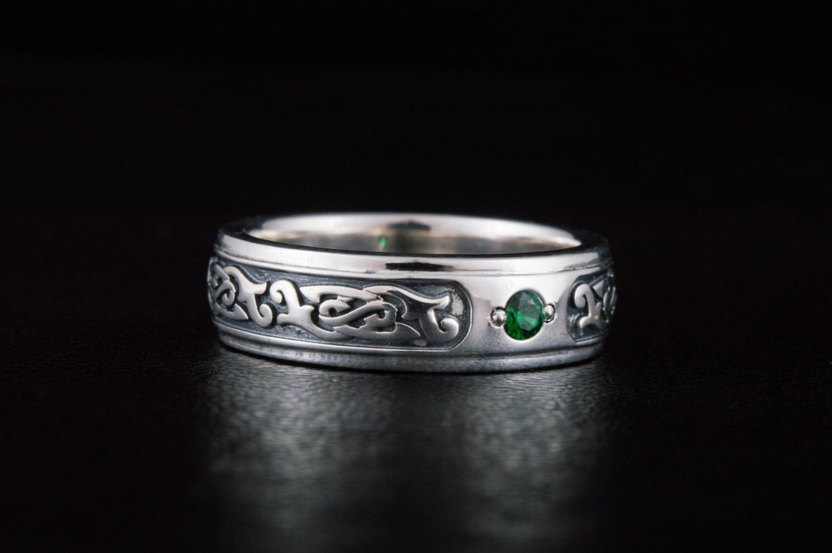 Ring with Green Gem and Ornament Sterling Silver Fashion Jewelry-2