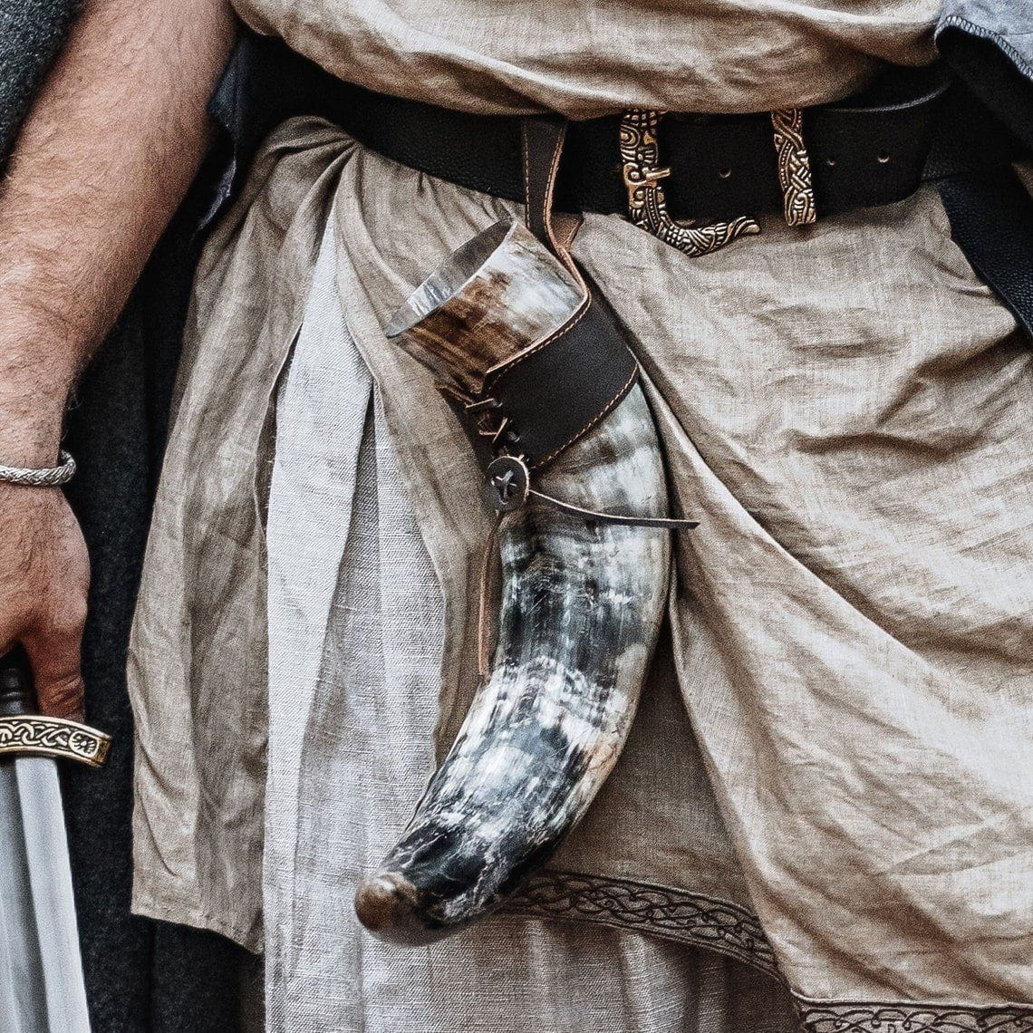Viking Horn Mug Feasting Horn with Gift Box and Belt Loop Decor